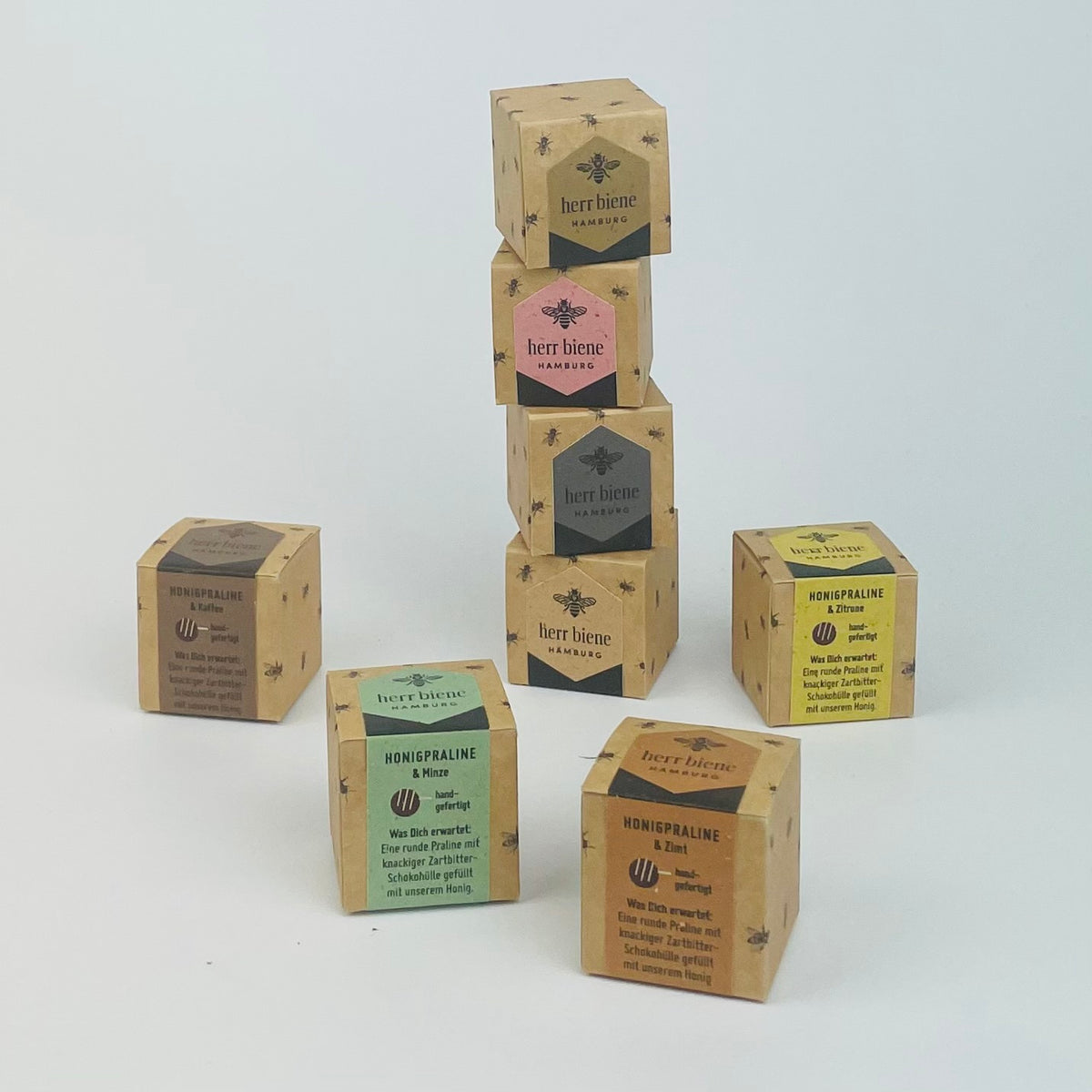 Einzeln verpackte Honigpralinen Klassiker in verschiedenen Sorten von herr biene